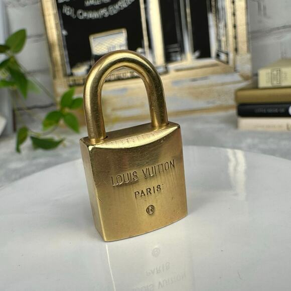 Louis Vuitton Vintage Lock #203 - Picture 2 of 4